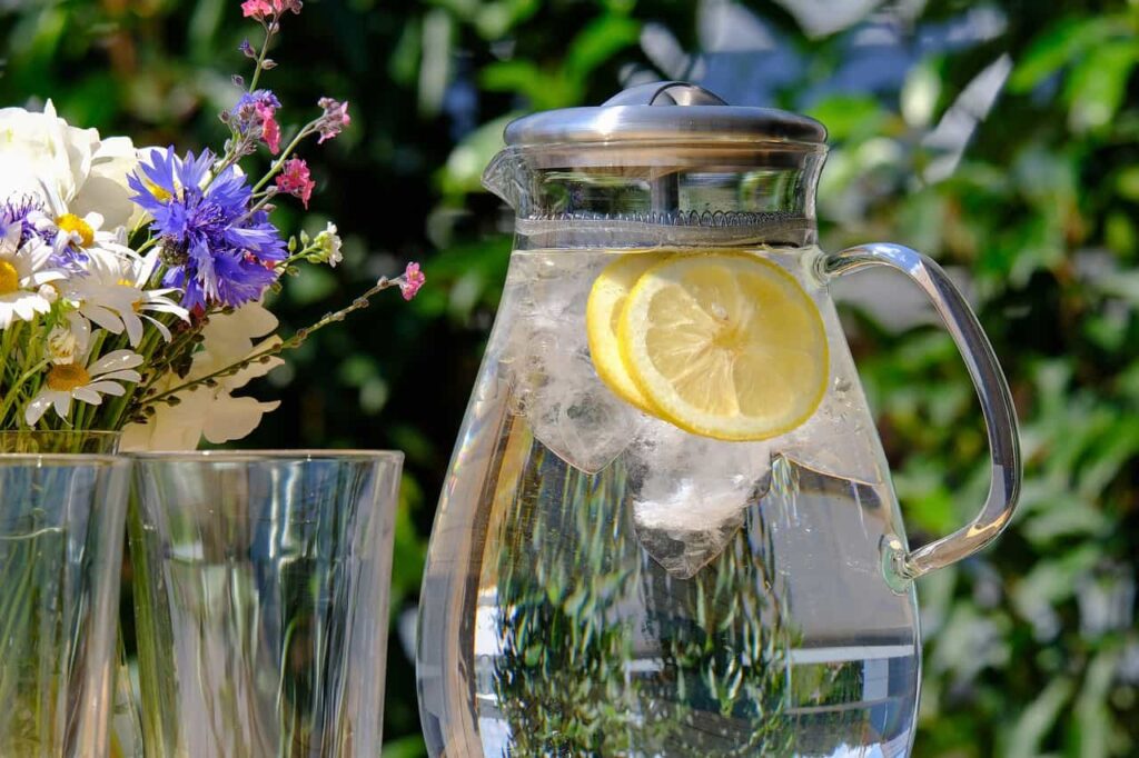 Bere acqua a digiuno al mattino